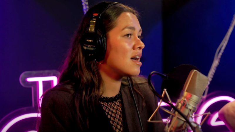 Watch Kiwi singer Riiki Reid perform an acoustic version of her new track 'Skin' at The Edge