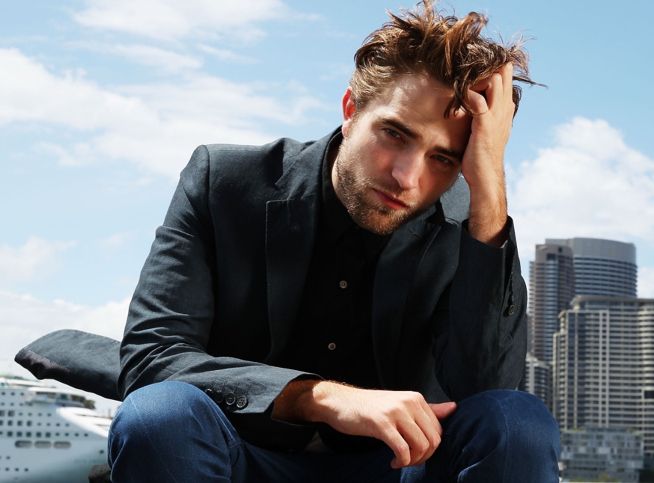 SYDNEY, AUSTRALIA - OCTOBER 22:  Robert Pattinson poses during a photo call to promote "Breaking Dawn - Part 2" on October 22, 2012 in Sydney, Australia.  (Photo by Don Arnold/WireImage)