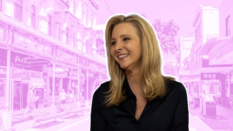 Phoebe from 'Friends' has been spotted in NZ and we wanna hear 'Smelly Cat' on Cuba St